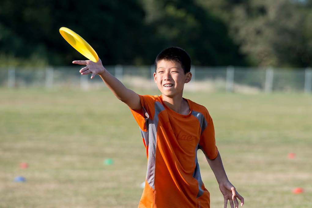 frisbee boy