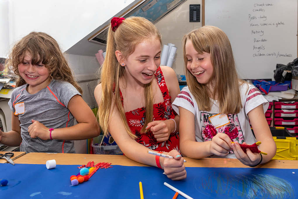 3 girls children craft